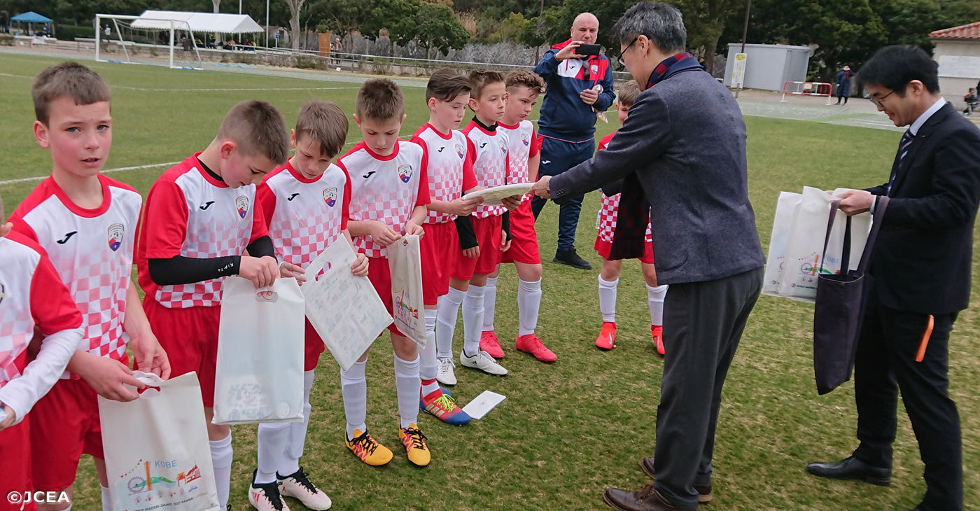 クロアチアU-12チーム全員に贈られたプレゼント クロアチアU-12チーム全員に贈られたプレゼント